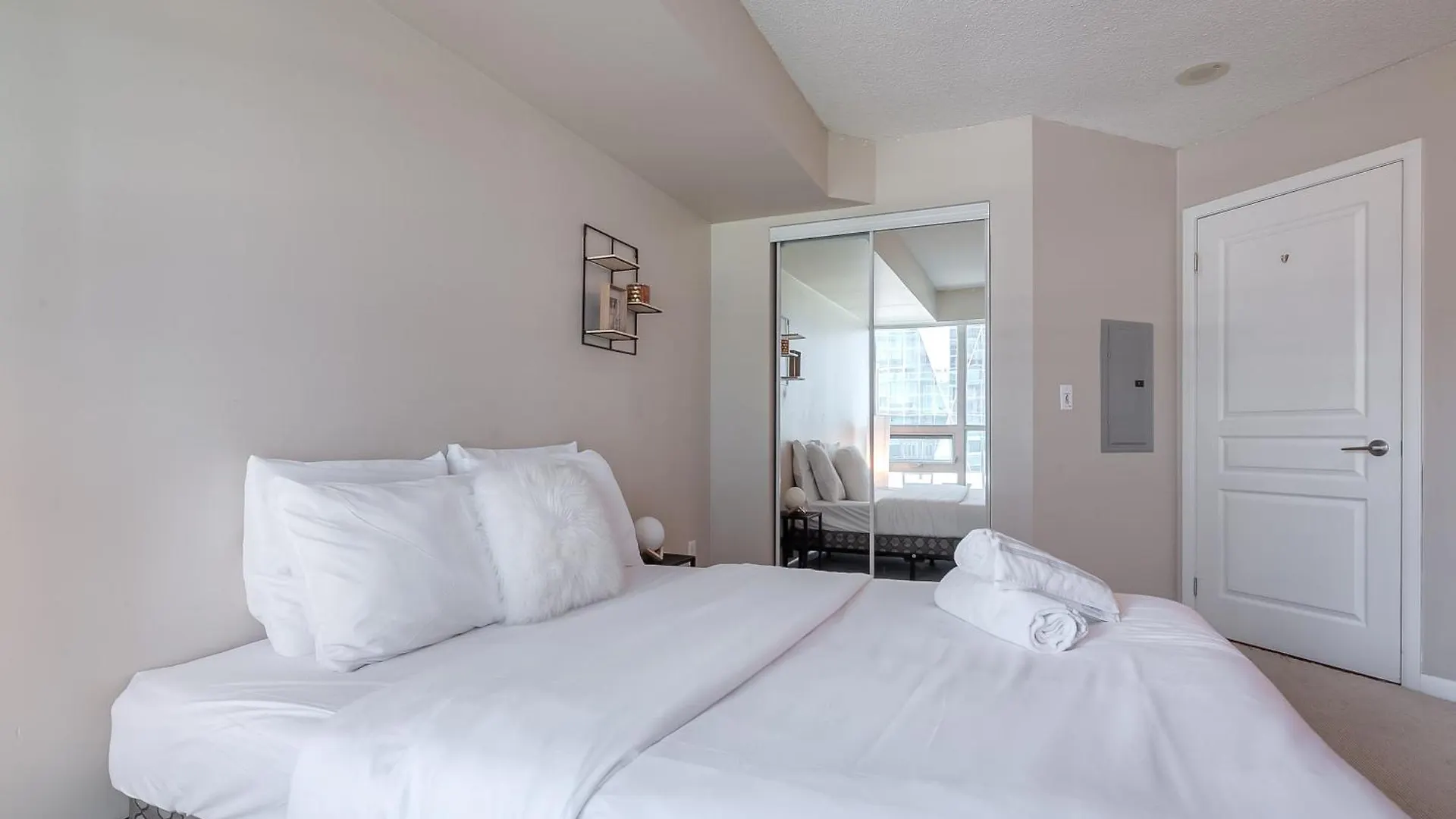 アパート Rivetstays - The Yonge トロント