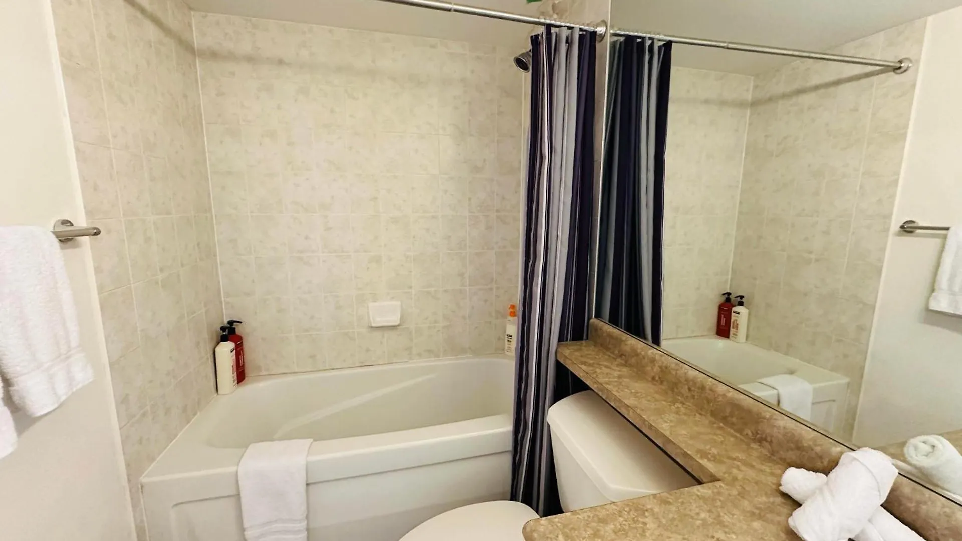 Rivetstays - The Yonge トロント